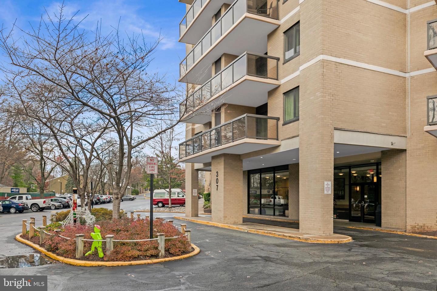 307 YOAKUM PKWY #624, ALEXANDRIA, Virginia 22304, 2 Bedrooms Bedrooms, ,1 BathroomBathrooms,Residential,For sale,307 YOAKUM PKWY #624,VAAX2039858 MLS # VAAX2039858