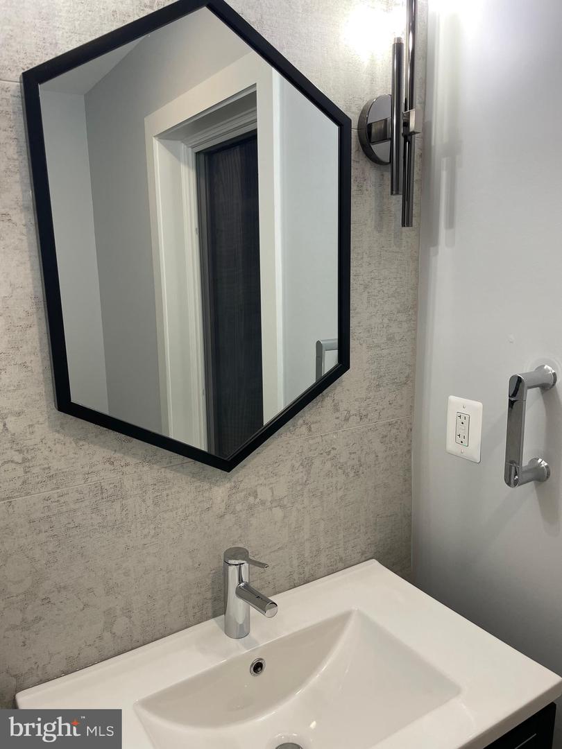 424 MISSOURI AVE NW #4, WASHINGTON, District Of Columbia 20011, 3 Bedrooms Bedrooms, ,2 BathroomsBathrooms,Residential,For sale,424 MISSOURI AVE NW #4,DCDC2150612 MLS # DCDC2150612