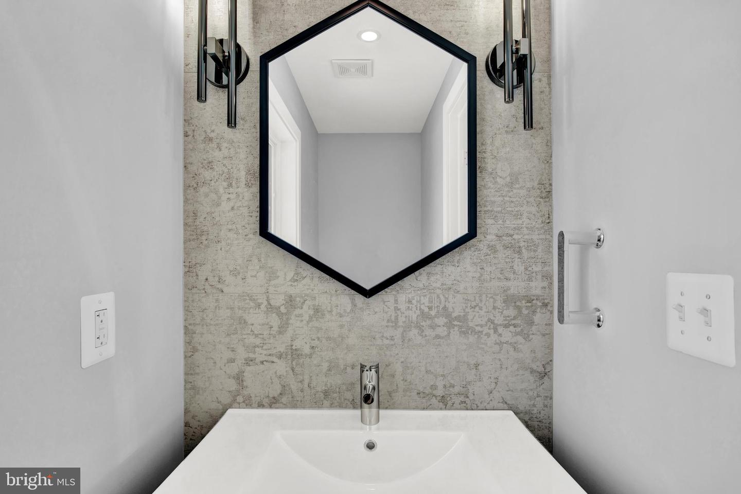 424 MISSOURI AVE NW #4, WASHINGTON, District Of Columbia 20011, 3 Bedrooms Bedrooms, ,2 BathroomsBathrooms,Residential,For sale,424 MISSOURI AVE NW #4,DCDC2150612 MLS # DCDC2150612