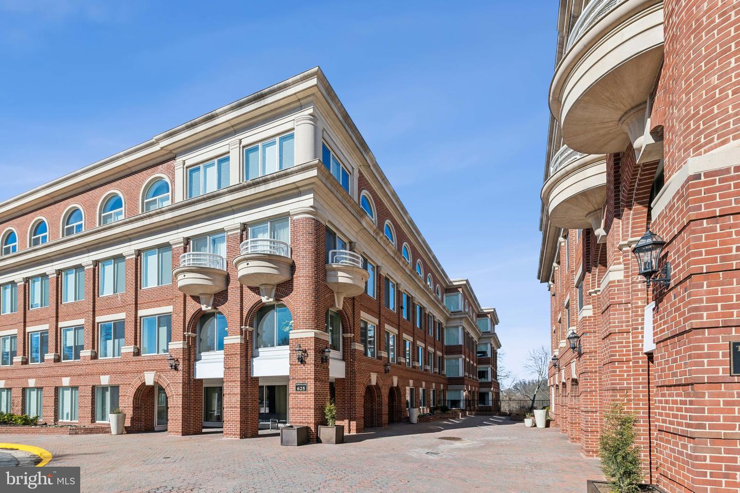 625 SLATERS LN #304, ALEXANDRIA, Virginia 22314, 2 Bedrooms Bedrooms, ,2 BathroomsBathrooms,Residential,For sale,625 SLATERS LN #304,VAAX2041940 MLS # VAAX2041940