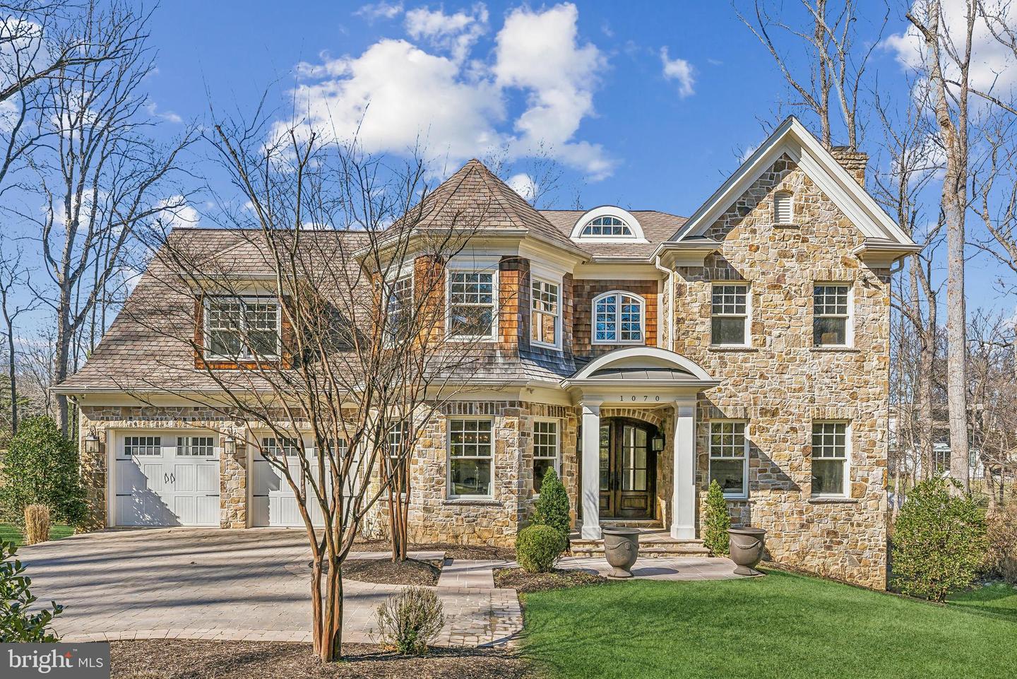 1070 VISTA DR, MCLEAN, Virginia 22102, 5 Bedrooms Bedrooms, 40 Rooms Rooms,5 BathroomsBathrooms,Residential,For sale,1070 VISTA DR,VAFX2222726 MLS # VAFX2222726