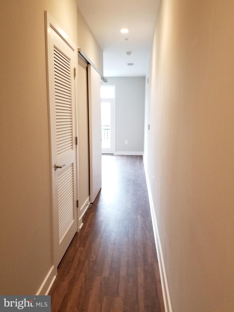 989 S BUCHANAN ST #320, ARLINGTON, Virginia 22204, 1 Bedroom Bedrooms, ,1 BathroomBathrooms,Residential,For sale,989 S BUCHANAN ST #320,VAAR2053626 MLS # VAAR2053626