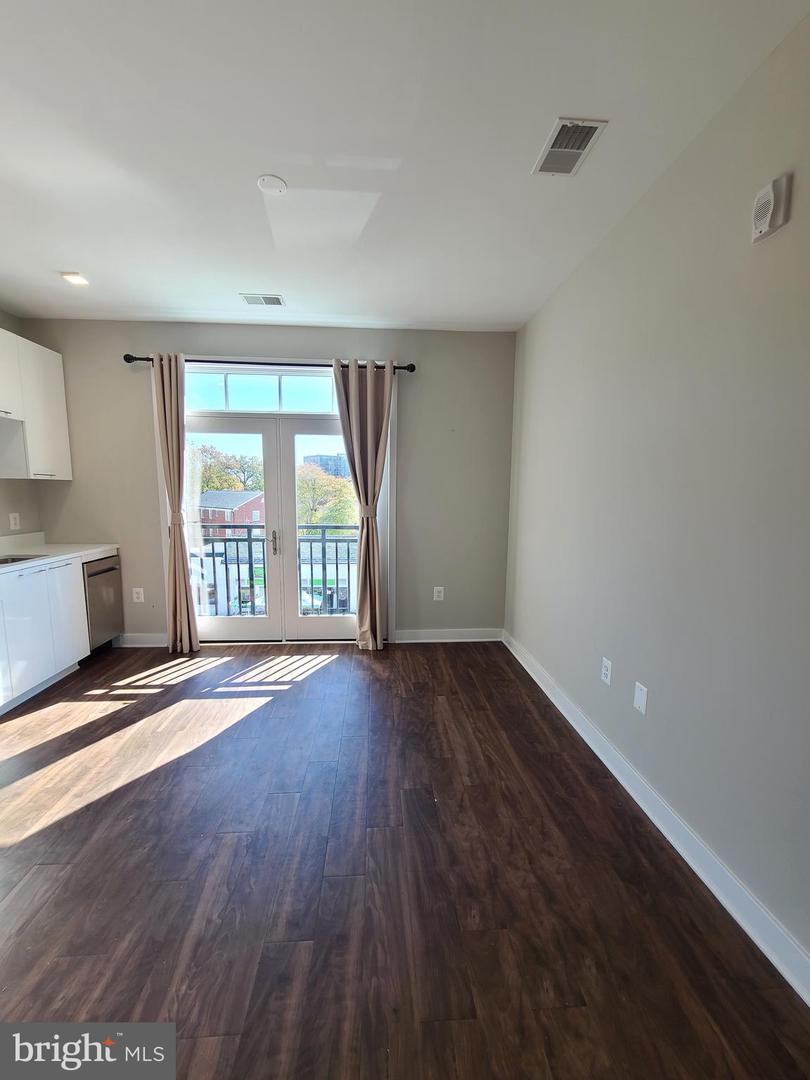 989 S BUCHANAN ST #320, ARLINGTON, Virginia 22204, 1 Bedroom Bedrooms, ,1 BathroomBathrooms,Residential,For sale,989 S BUCHANAN ST #320,VAAR2053626 MLS # VAAR2053626