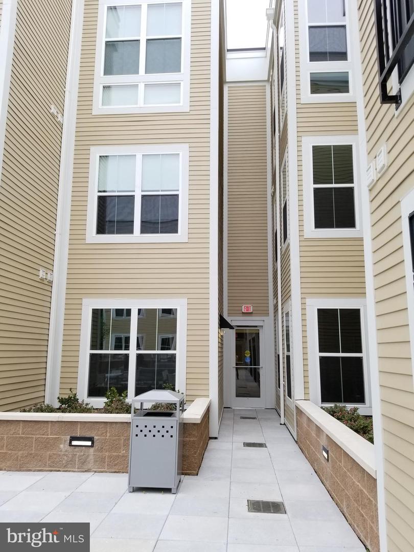 989 S BUCHANAN ST #320, ARLINGTON, Virginia 22204, 1 Bedroom Bedrooms, ,1 BathroomBathrooms,Residential,For sale,989 S BUCHANAN ST #320,VAAR2053626 MLS # VAAR2053626