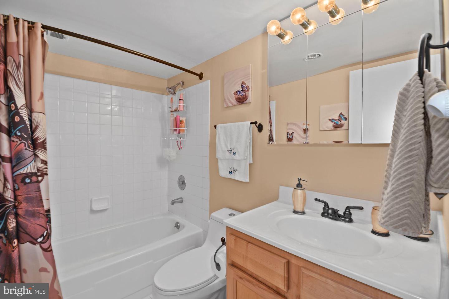 4500 S FOUR MILE RUN DR #1006, ARLINGTON, Virginia 22204, 1 Bedroom Bedrooms, ,1 BathroomBathrooms,Residential,For sale,4500 S FOUR MILE RUN DR #1006,VAAR2053708 MLS # VAAR2053708