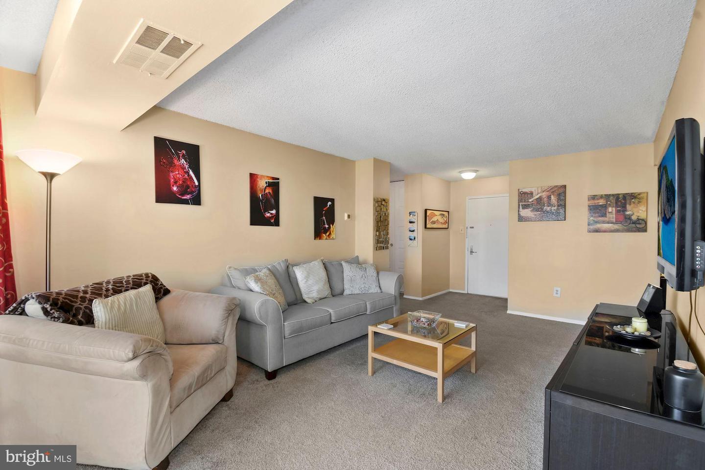 4500 S FOUR MILE RUN DR #1006, ARLINGTON, Virginia 22204, 1 Bedroom Bedrooms, ,1 BathroomBathrooms,Residential,For sale,4500 S FOUR MILE RUN DR #1006,VAAR2053708 MLS # VAAR2053708