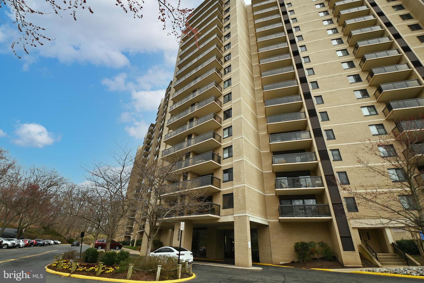 205 YOAKUM PKWY #506, ALEXANDRIA, Virginia 22304, 2 Bedrooms Bedrooms, ,1 BathroomBathrooms,Residential,For sale,205 YOAKUM PKWY #506,VAAX2042062 MLS # VAAX2042062