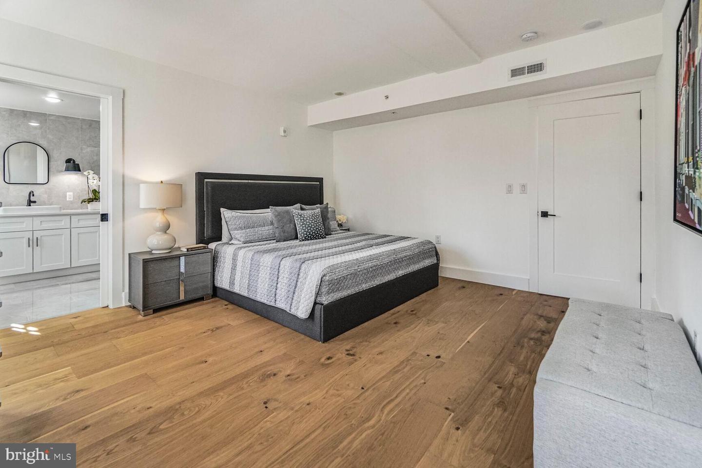 312 S WASHINGTON ST #202, ALEXANDRIA, Virginia 22314, 3 Bedrooms Bedrooms, ,2 BathroomsBathrooms,Residential,For sale,312 S WASHINGTON ST #202,VAAX2042118 MLS # VAAX2042118