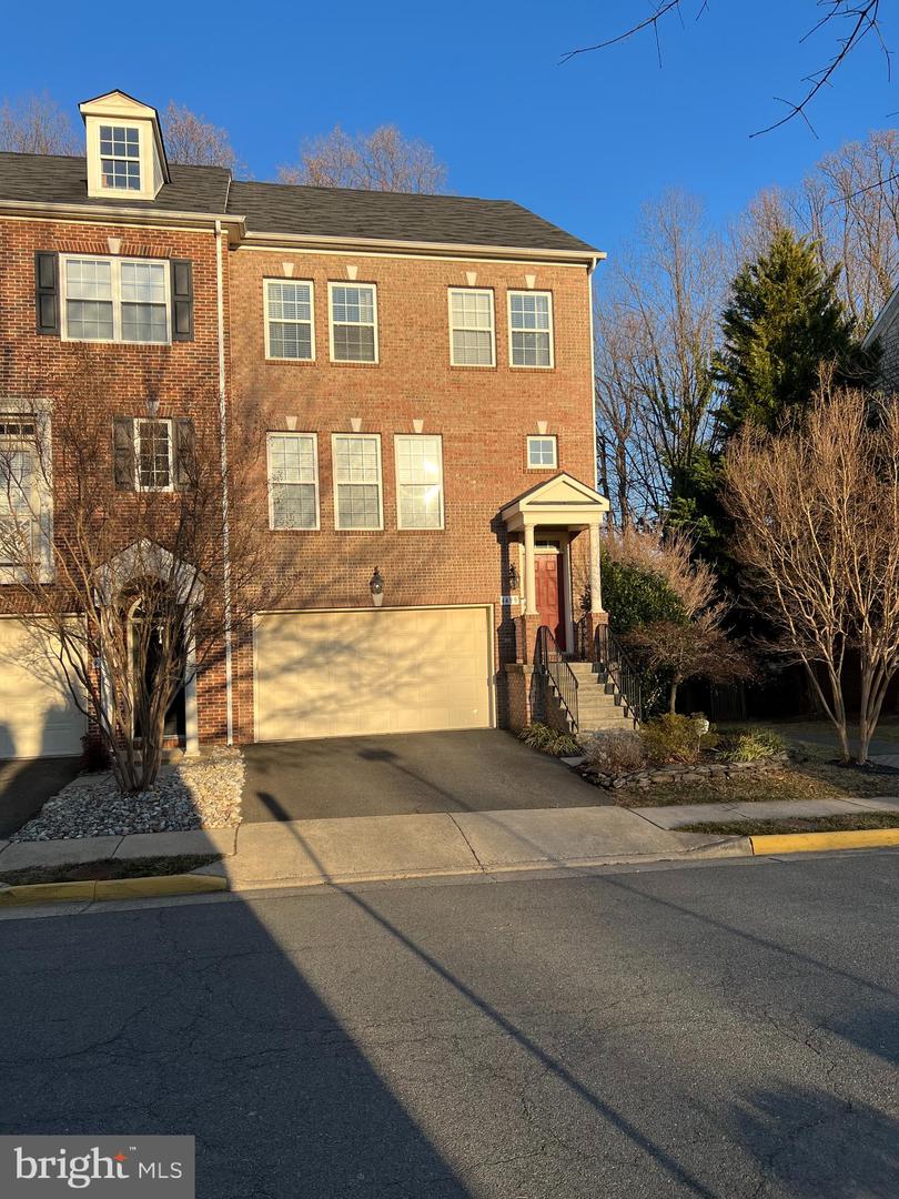 4499 MONMOUTH ST, FAIRFAX, Virginia 22030, 3 Bedrooms Bedrooms, 13 Rooms Rooms,3 BathroomsBathrooms,Residential,For sale,4499 MONMOUTH ST,VAFX2223440 MLS # VAFX2223440