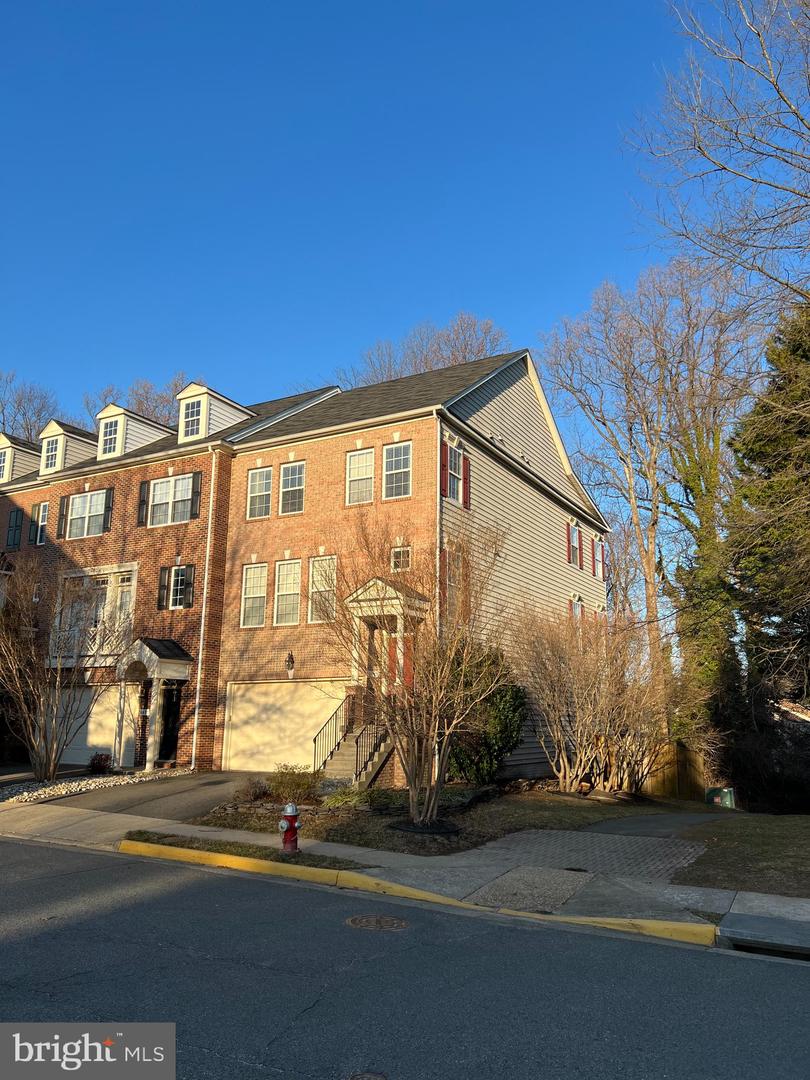 4499 MONMOUTH ST, FAIRFAX, Virginia 22030, 3 Bedrooms Bedrooms, 13 Rooms Rooms,3 BathroomsBathrooms,Residential,For sale,4499 MONMOUTH ST,VAFX2223440 MLS # VAFX2223440