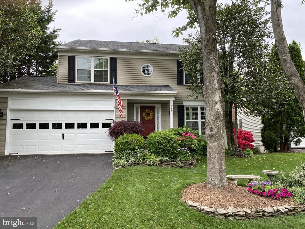 707 BELLVIEW CT NE, LEESBURG, Virginia 20176, 4 Bedrooms Bedrooms, ,3 BathroomsBathrooms,Residential,For sale,707 BELLVIEW CT NE,VALO2088196 MLS # VALO2088196