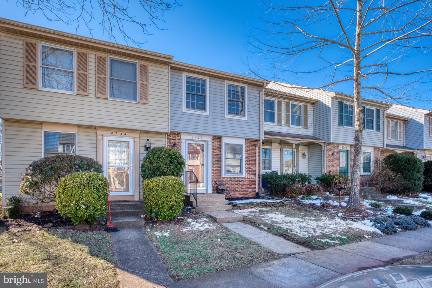 3752 SUDLEY FORD CT, FAIRFAX, Virginia 22033, 2 Bedrooms Bedrooms, 4 Rooms Rooms,2 BathroomsBathrooms,Residential,For sale,3752 SUDLEY FORD CT,VAFX2222080 MLS # VAFX2222080