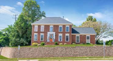 2906 CEDAR LN, VIENNA, Virginia 22180, 3 Bedrooms Bedrooms, ,2 BathroomsBathrooms,Residential,For sale,2906 CEDAR LN,VAFX2222890 MLS # VAFX2222890