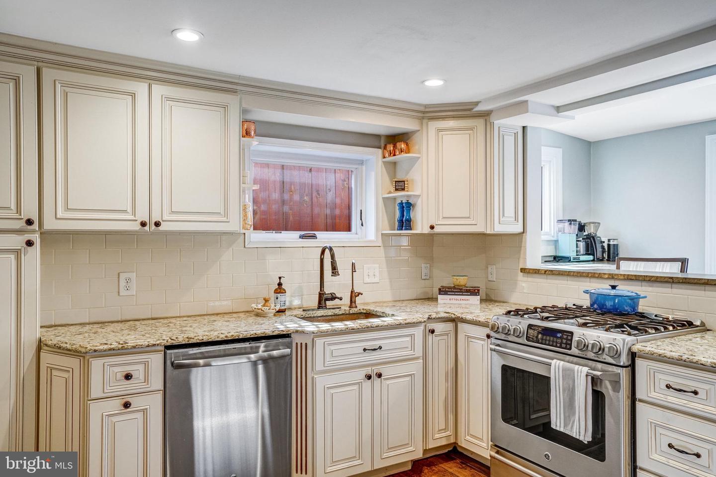 321 S PITT ST, ALEXANDRIA, Virginia 22314, 3 Bedrooms Bedrooms, ,4 BathroomsBathrooms,Residential,For sale,321 S PITT ST,VAAX2041820 MLS # VAAX2041820