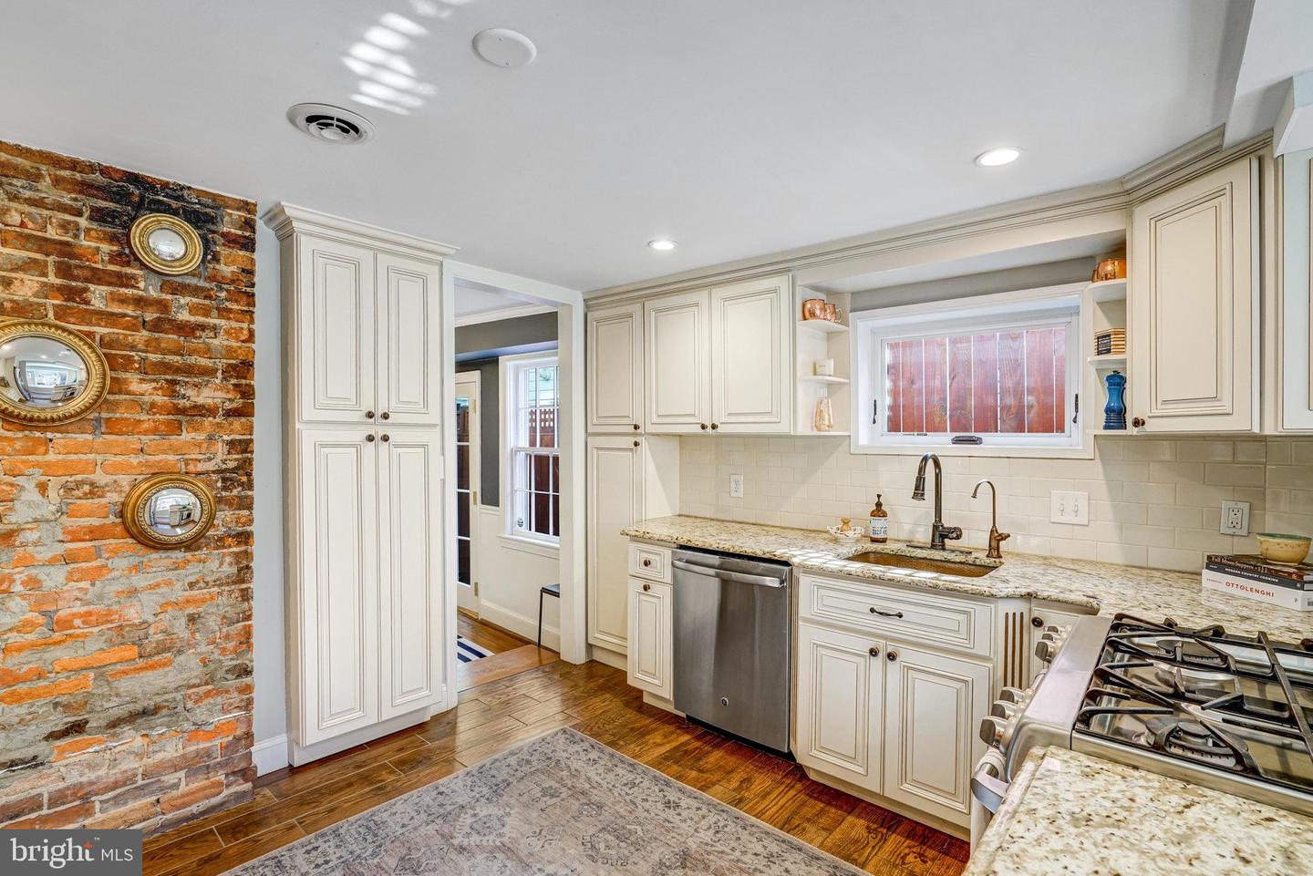 321 S PITT ST, ALEXANDRIA, Virginia 22314, 3 Bedrooms Bedrooms, ,4 BathroomsBathrooms,Residential,For sale,321 S PITT ST,VAAX2041820 MLS # VAAX2041820