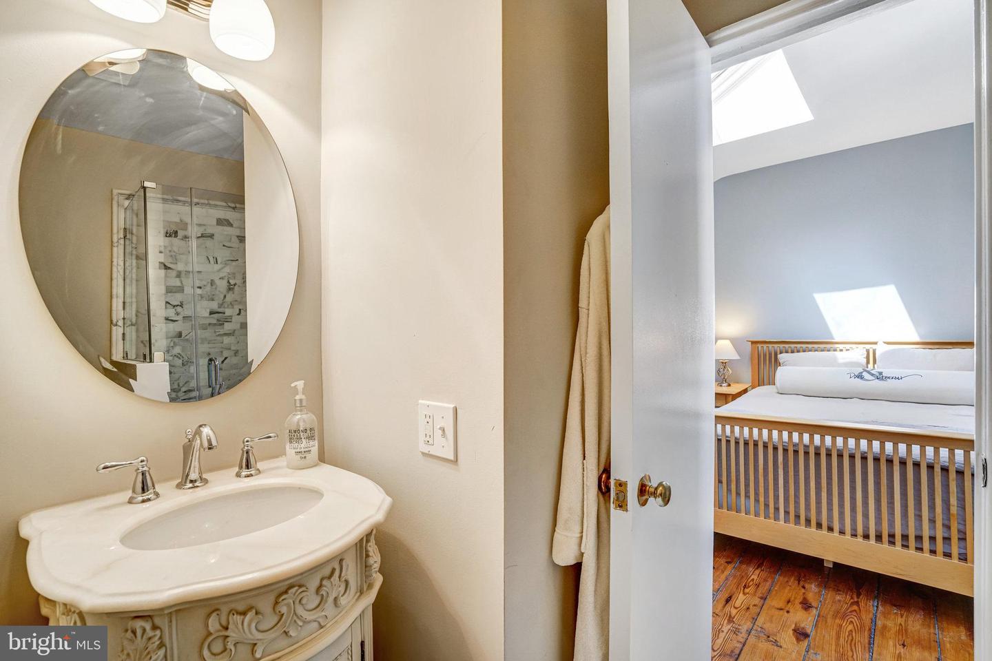 321 S PITT ST, ALEXANDRIA, Virginia 22314, 3 Bedrooms Bedrooms, ,4 BathroomsBathrooms,Residential,For sale,321 S PITT ST,VAAX2041820 MLS # VAAX2041820