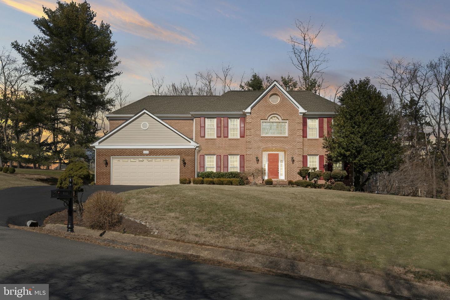 9900 ROSEWOOD HILL CIR, VIENNA, Virginia 22182, 5 Bedrooms Bedrooms, ,4 BathroomsBathrooms,Residential,For sale,9900 ROSEWOOD HILL CIR,VAFX2222474 MLS # VAFX2222474