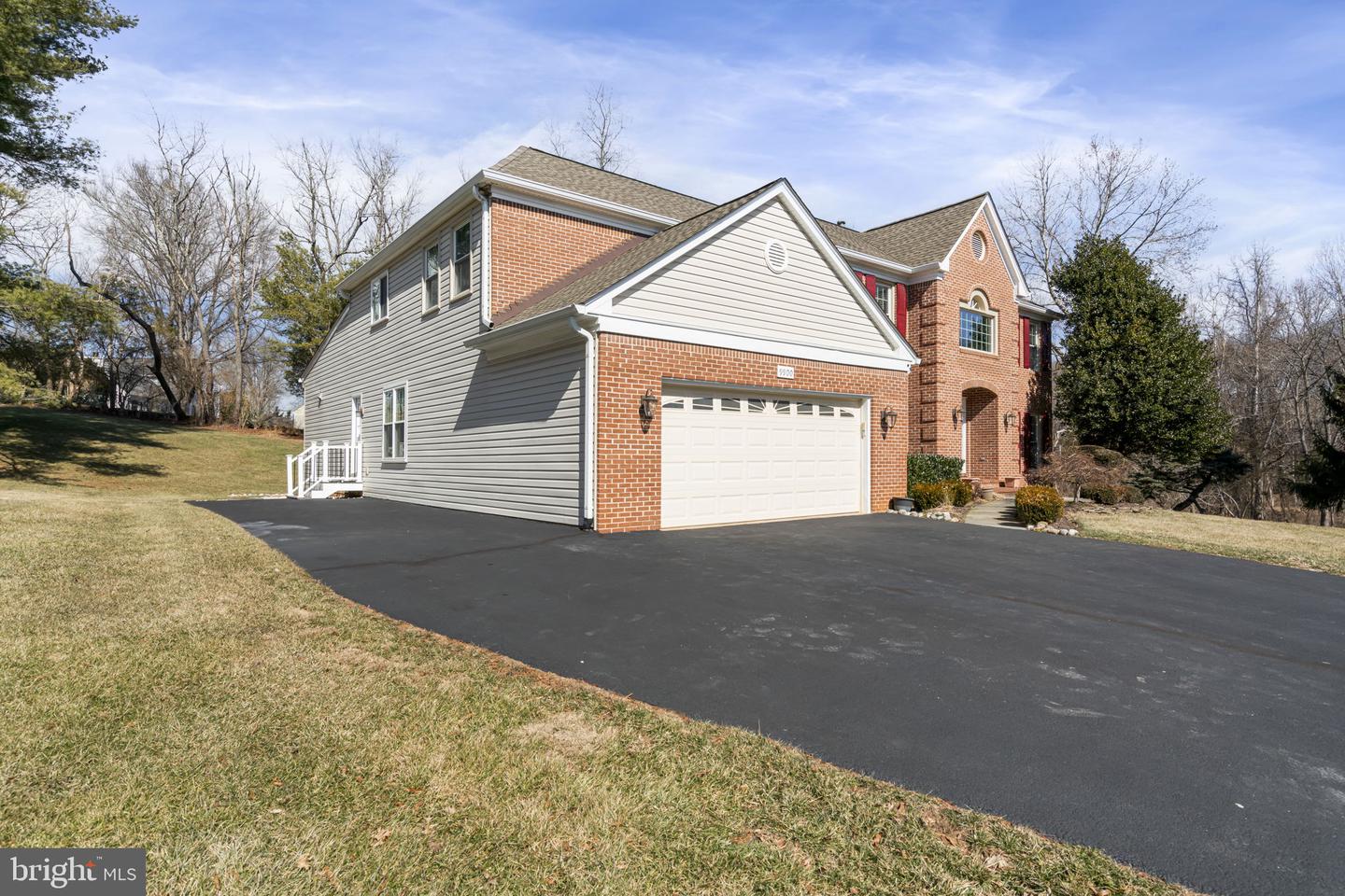 9900 ROSEWOOD HILL CIR, VIENNA, Virginia 22182, 5 Bedrooms Bedrooms, ,4 BathroomsBathrooms,Residential,For sale,9900 ROSEWOOD HILL CIR,VAFX2222474 MLS # VAFX2222474