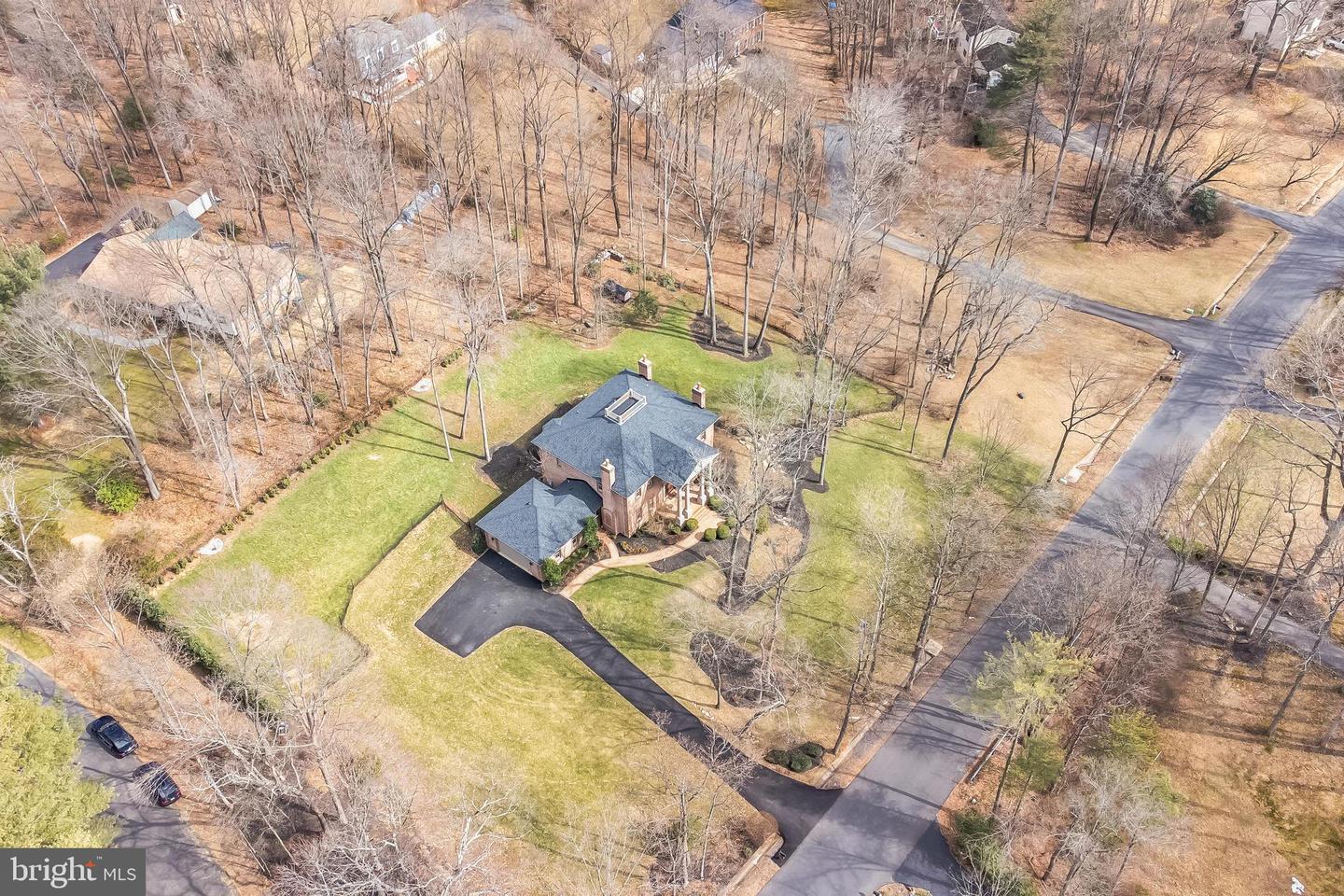 10420 ADEL RD, OAKTON, Virginia 22124, 4 Bedrooms Bedrooms, ,4 BathroomsBathrooms,Residential,For sale,10420 ADEL RD,VAFX2222888 MLS # VAFX2222888