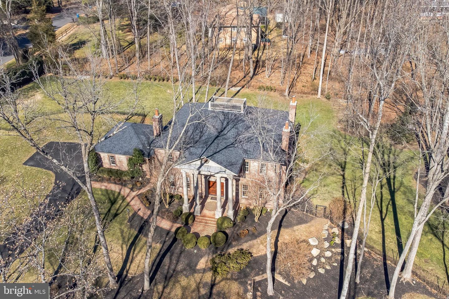 10420 ADEL RD, OAKTON, Virginia 22124, 4 Bedrooms Bedrooms, ,4 BathroomsBathrooms,Residential,For sale,10420 ADEL RD,VAFX2222888 MLS # VAFX2222888