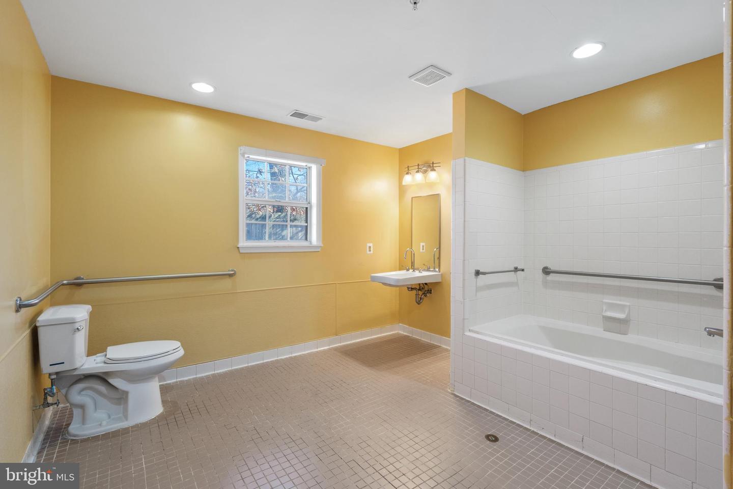 1230 CONGRESS ST SE, WASHINGTON, District Of Columbia 20032, 6 Bedrooms Bedrooms, ,2 BathroomsBathrooms,Residential,For sale,1230 CONGRESS ST SE,DCDC2186140 MLS # DCDC2186140