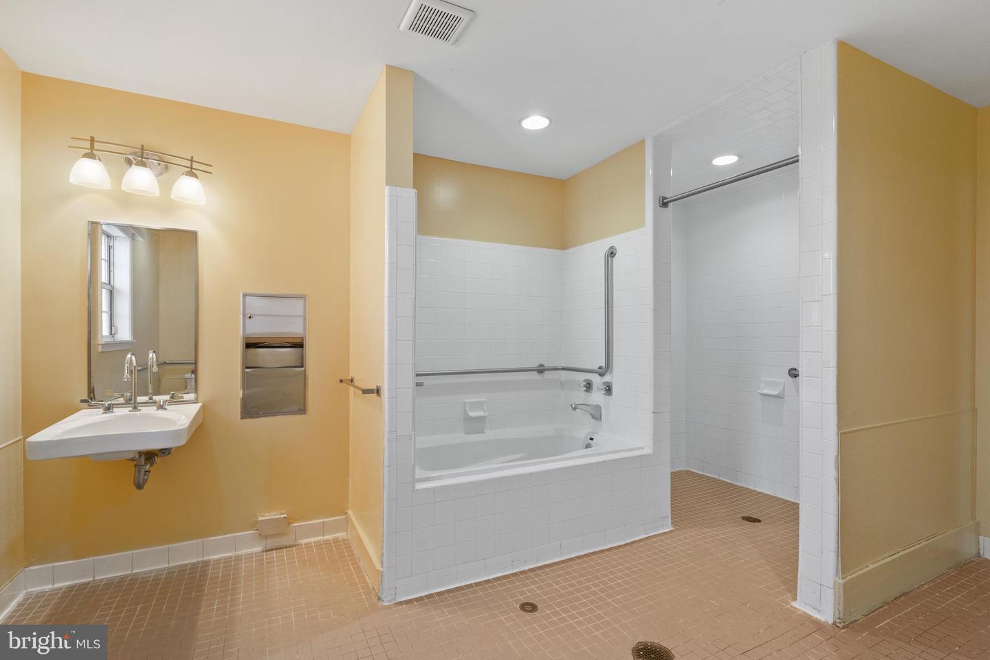 1230 CONGRESS ST SE, WASHINGTON, District Of Columbia 20032, 6 Bedrooms Bedrooms, ,2 BathroomsBathrooms,Residential,For sale,1230 CONGRESS ST SE,DCDC2186140 MLS # DCDC2186140