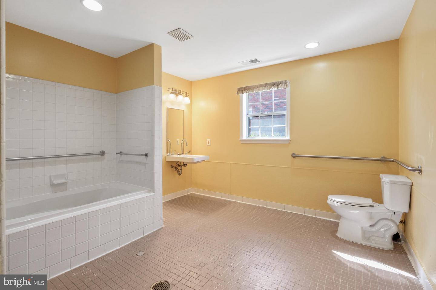 1230 CONGRESS ST SE, WASHINGTON, District Of Columbia 20032, 6 Bedrooms Bedrooms, ,2 BathroomsBathrooms,Residential,For sale,1230 CONGRESS ST SE,DCDC2186140 MLS # DCDC2186140