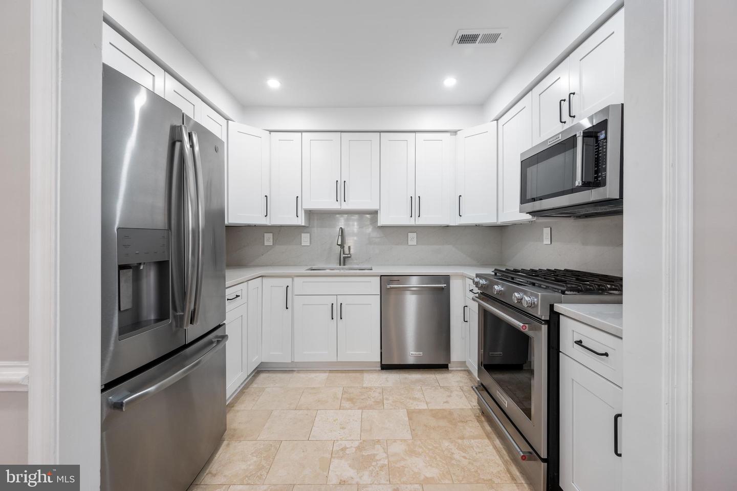 309 S COLUMBUS ST, ALEXANDRIA, Virginia 22314, 2 Bedrooms Bedrooms, ,1 BathroomBathrooms,Residential,For sale,309 S COLUMBUS ST,VAAX2042056 MLS # VAAX2042056