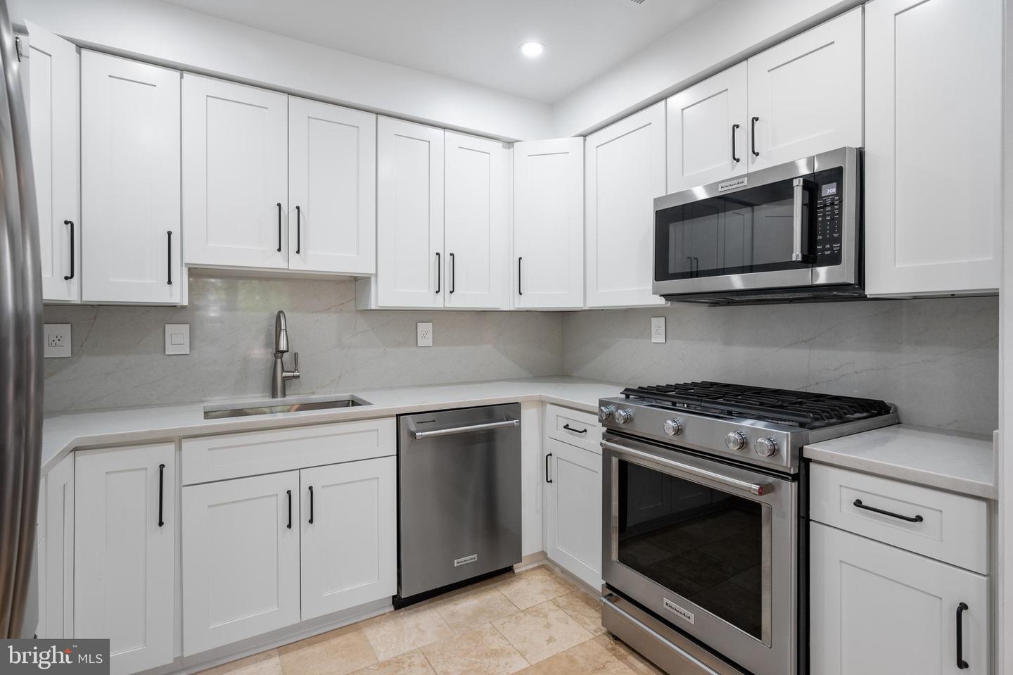 309 S COLUMBUS ST, ALEXANDRIA, Virginia 22314, 2 Bedrooms Bedrooms, ,1 BathroomBathrooms,Residential,For sale,309 S COLUMBUS ST,VAAX2042056 MLS # VAAX2042056