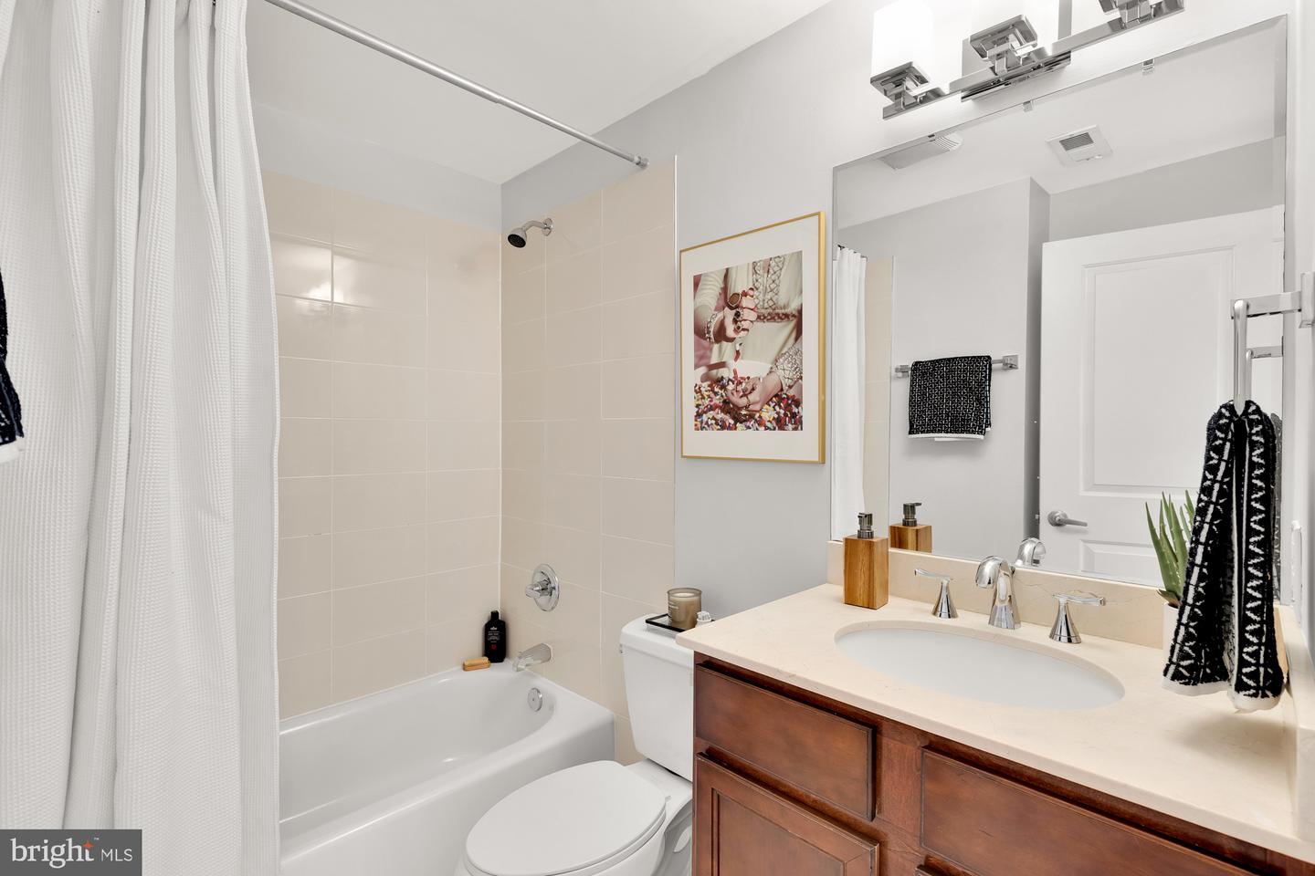 440 RHODE ISLAND AVE NW #204, WASHINGTON, District Of Columbia 20001, 2 Bedrooms Bedrooms, 5 Rooms Rooms,2 BathroomsBathrooms,Residential,For sale,440 RHODE ISLAND AVE NW #204,DCDC2184746 MLS # DCDC2184746