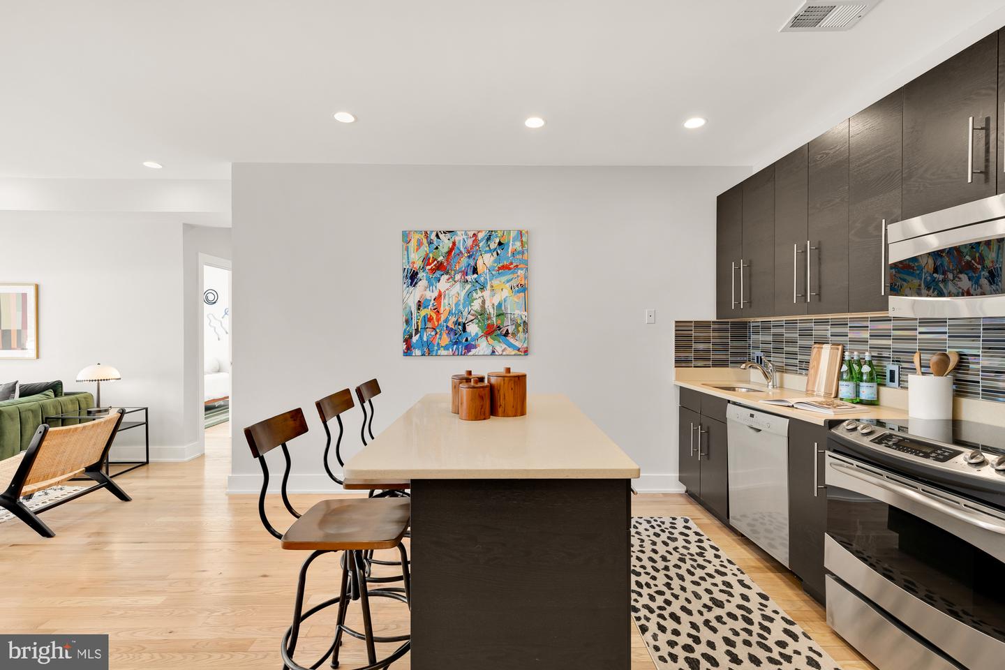 440 RHODE ISLAND AVE NW #204, WASHINGTON, District Of Columbia 20001, 2 Bedrooms Bedrooms, 5 Rooms Rooms,2 BathroomsBathrooms,Residential,For sale,440 RHODE ISLAND AVE NW #204,DCDC2184746 MLS # DCDC2184746