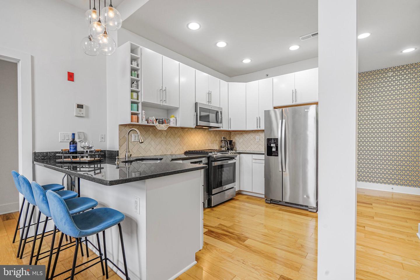 449 R ST NW #301, WASHINGTON, District Of Columbia 20001, 2 Bedrooms Bedrooms, 4 Rooms Rooms,2 BathroomsBathrooms,Residential,For sale,449 R ST NW #301,DCDC2185718 MLS # DCDC2185718