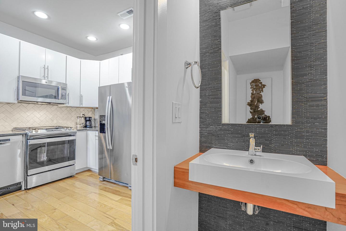 449 R ST NW #301, WASHINGTON, District Of Columbia 20001, 2 Bedrooms Bedrooms, 4 Rooms Rooms,2 BathroomsBathrooms,Residential,For sale,449 R ST NW #301,DCDC2185718 MLS # DCDC2185718