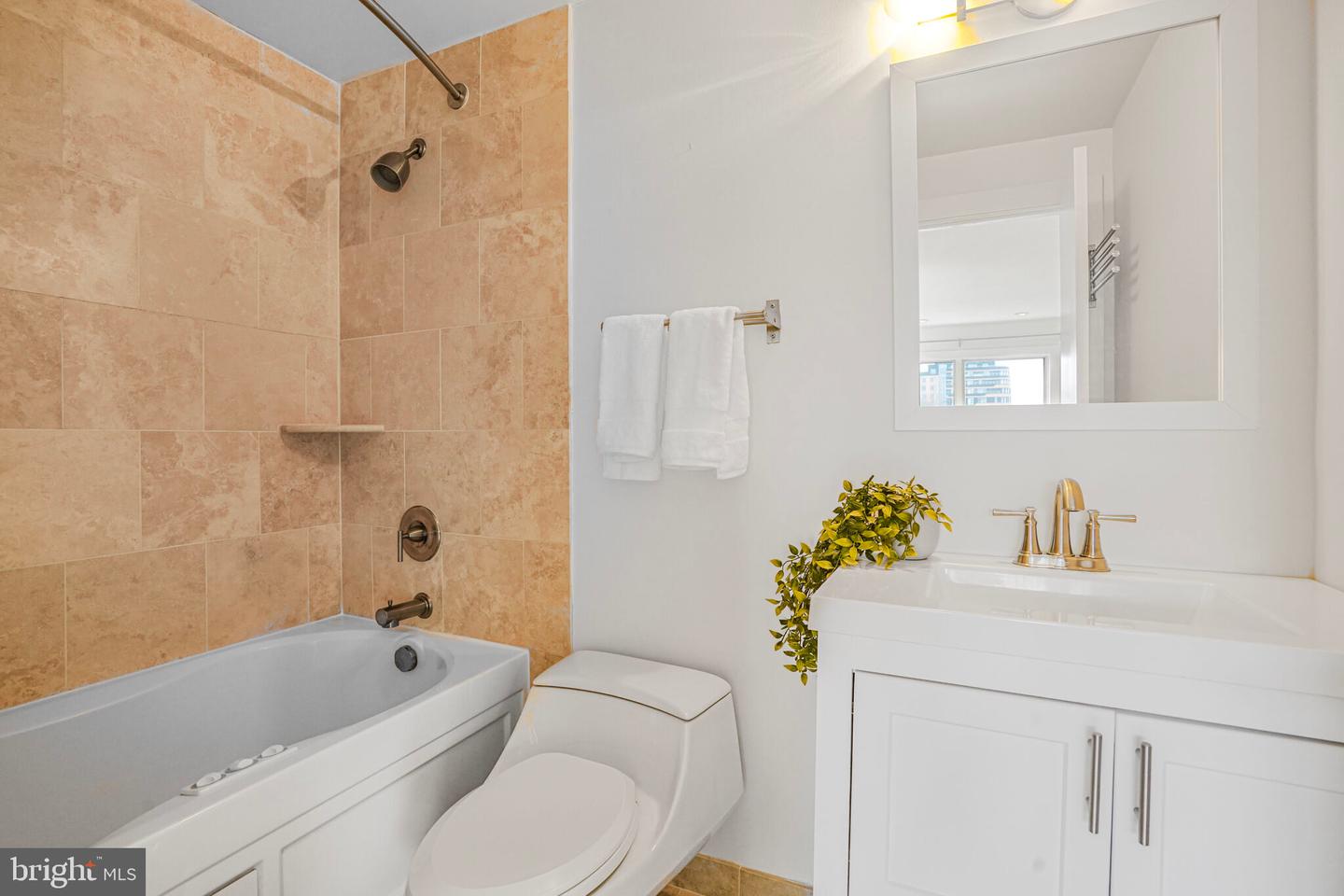 449 R ST NW #301, WASHINGTON, District Of Columbia 20001, 2 Bedrooms Bedrooms, 4 Rooms Rooms,2 BathroomsBathrooms,Residential,For sale,449 R ST NW #301,DCDC2185718 MLS # DCDC2185718