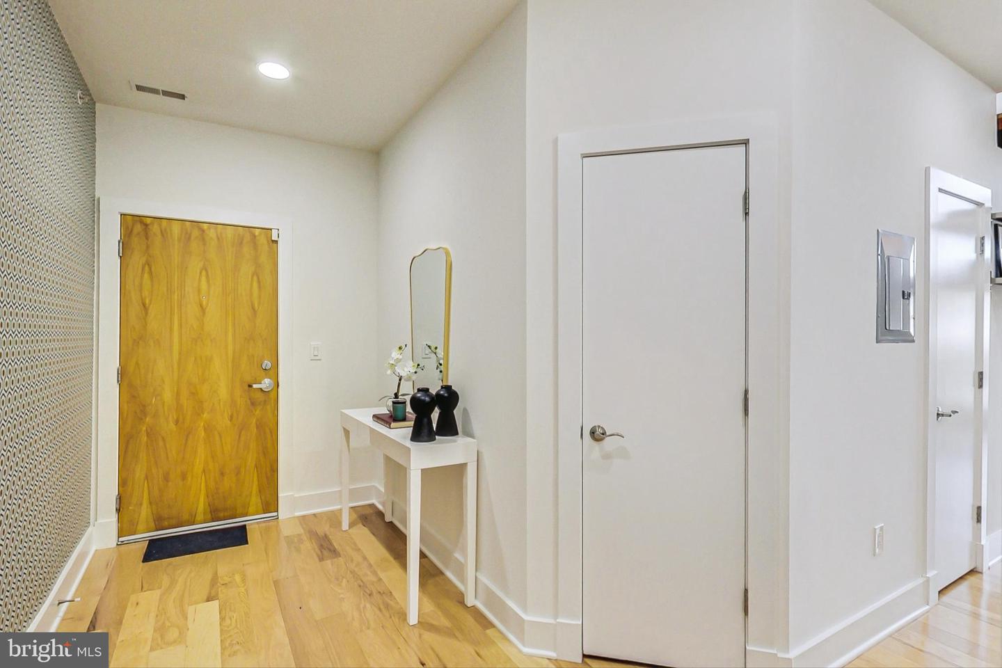 449 R ST NW #301, WASHINGTON, District Of Columbia 20001, 2 Bedrooms Bedrooms, 4 Rooms Rooms,2 BathroomsBathrooms,Residential,For sale,449 R ST NW #301,DCDC2185718 MLS # DCDC2185718