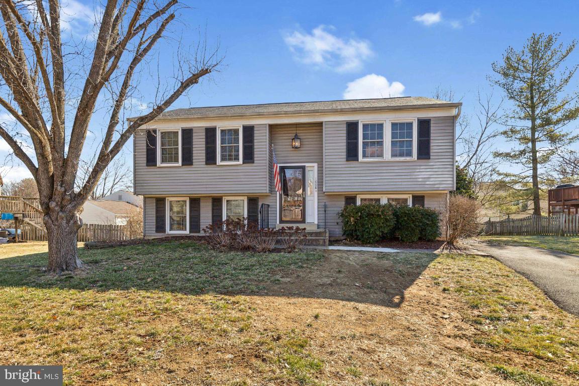 1008 HERTFORD ST, HERNDON, Virginia 20170, 4 Bedrooms Bedrooms, ,2 BathroomsBathrooms,Residential,For sale,1008 HERTFORD ST,VAFX2224160 MLS # VAFX2224160