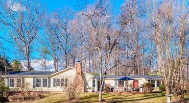 10808 BEACH MILL RD, GREAT FALLS, Virginia 22066, 3 Bedrooms Bedrooms, ,2 BathroomsBathrooms,Residential,For sale,10808 BEACH MILL RD,VAFX2216676 MLS # VAFX2216676