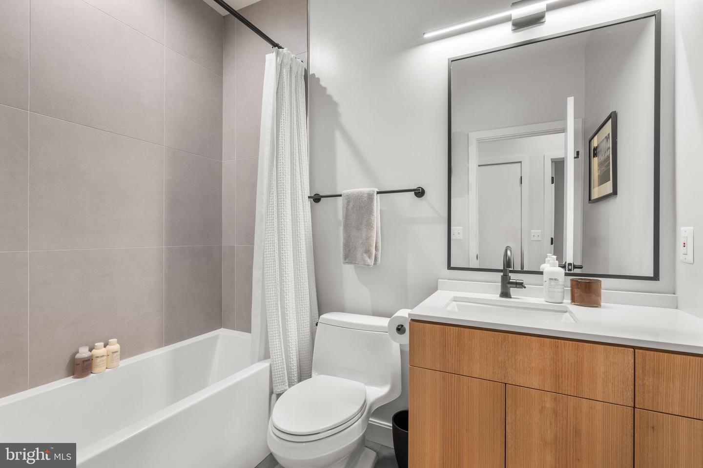 1434 CHAPIN ST NW #2, WASHINGTON, District Of Columbia 20009, 2 Bedrooms Bedrooms, ,2 BathroomsBathrooms,Residential,For sale,1434 CHAPIN ST NW #2,DCDC2185056 MLS # DCDC2185056