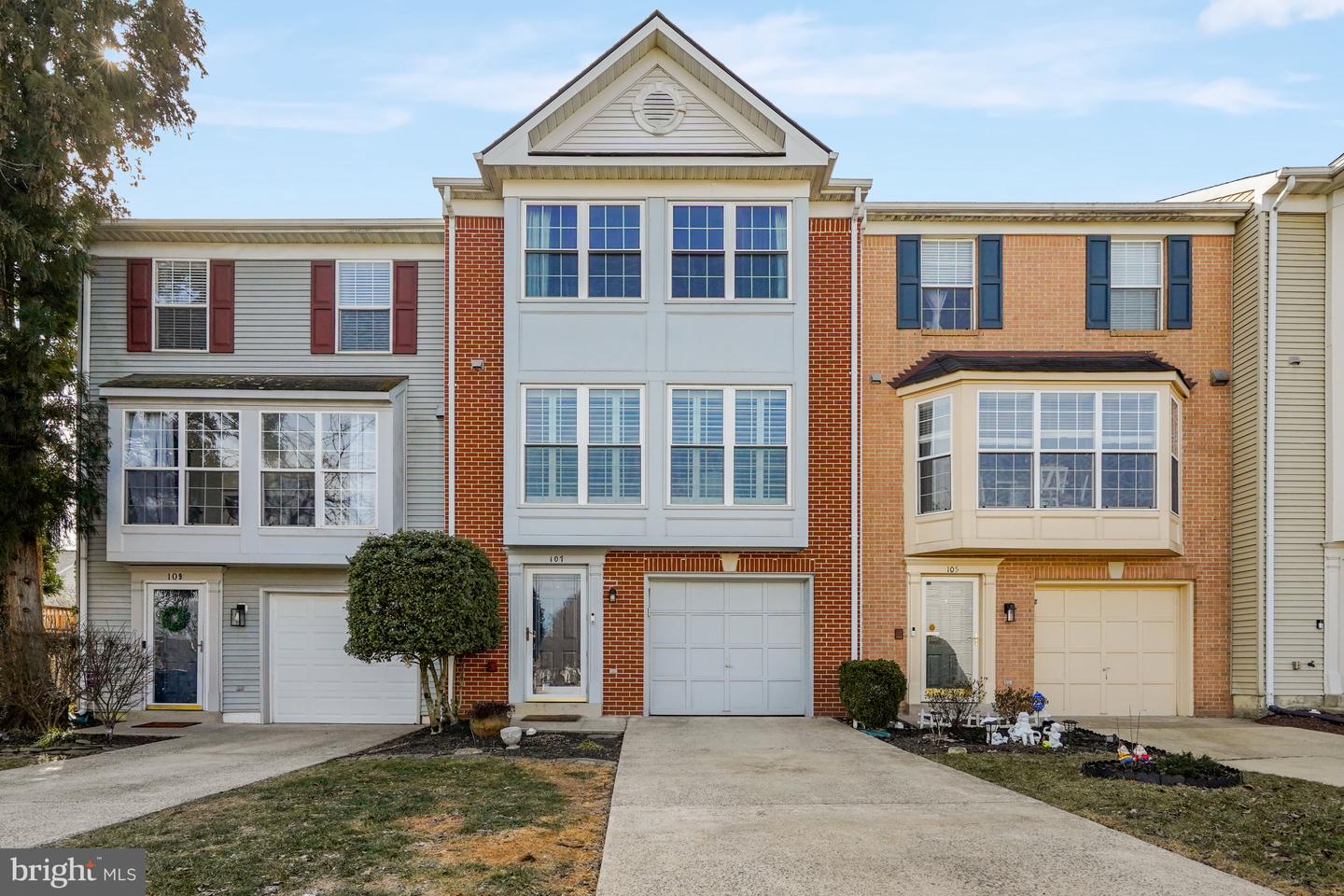 107 HAMPSHIRE SQ SW, LEESBURG, Virginia 20175, 3 Bedrooms Bedrooms, ,2 BathroomsBathrooms,Residential,For sale,107 HAMPSHIRE SQ SW,VALO2089158 MLS # VALO2089158