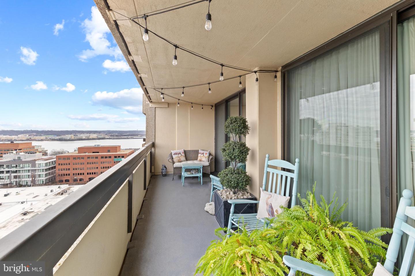 400 MADISON ST #1307, ALEXANDRIA, Virginia 22314, 2 Bedrooms Bedrooms, ,2 BathroomsBathrooms,Residential,For sale,400 MADISON ST #1307,VAAX2041950 MLS # VAAX2041950