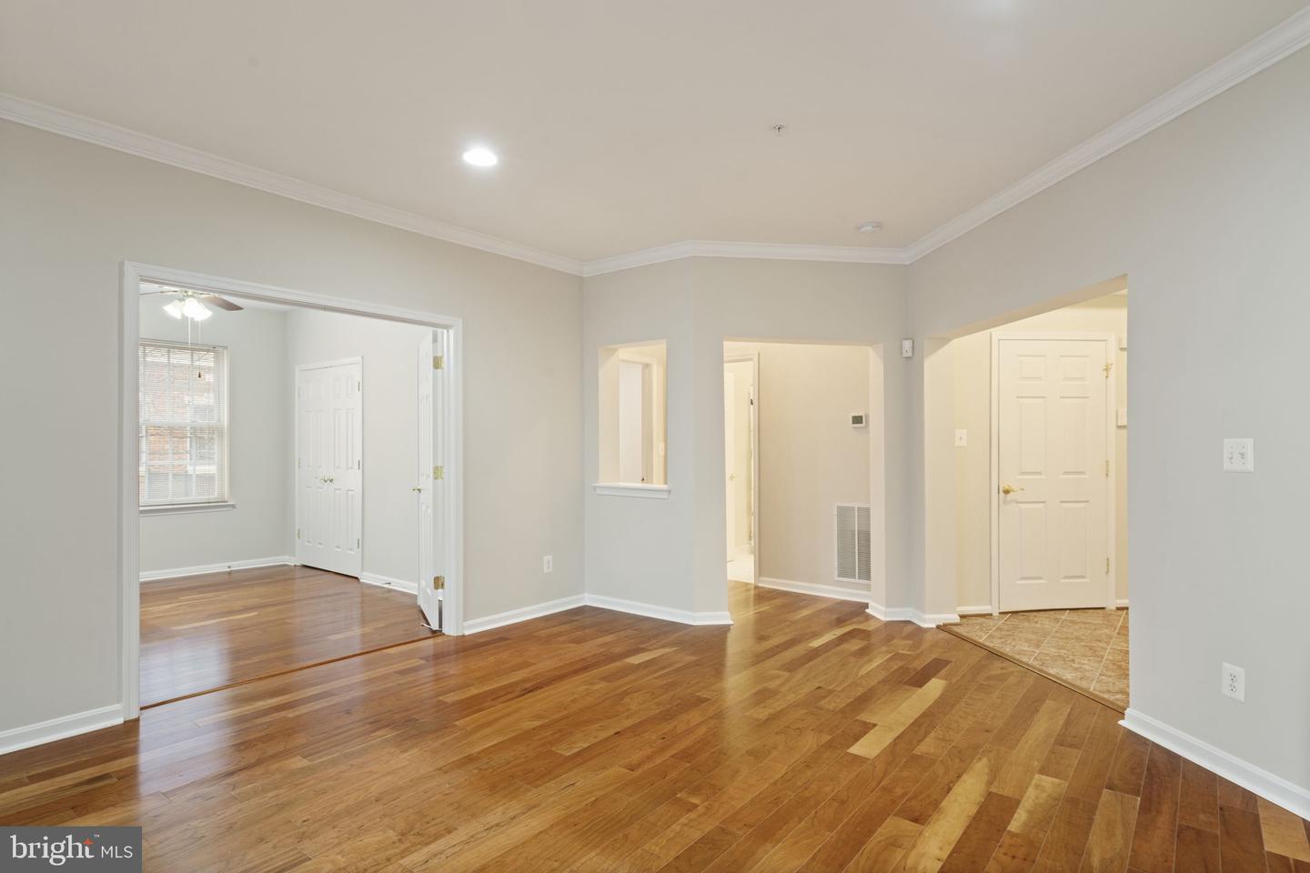 20751 ROYAL PALACE SQ #104, STERLING, Virginia 20165, 3 Bedrooms Bedrooms, ,2 BathroomsBathrooms,Residential,For sale,20751 ROYAL PALACE SQ #104,VALO2089344 MLS # VALO2089344