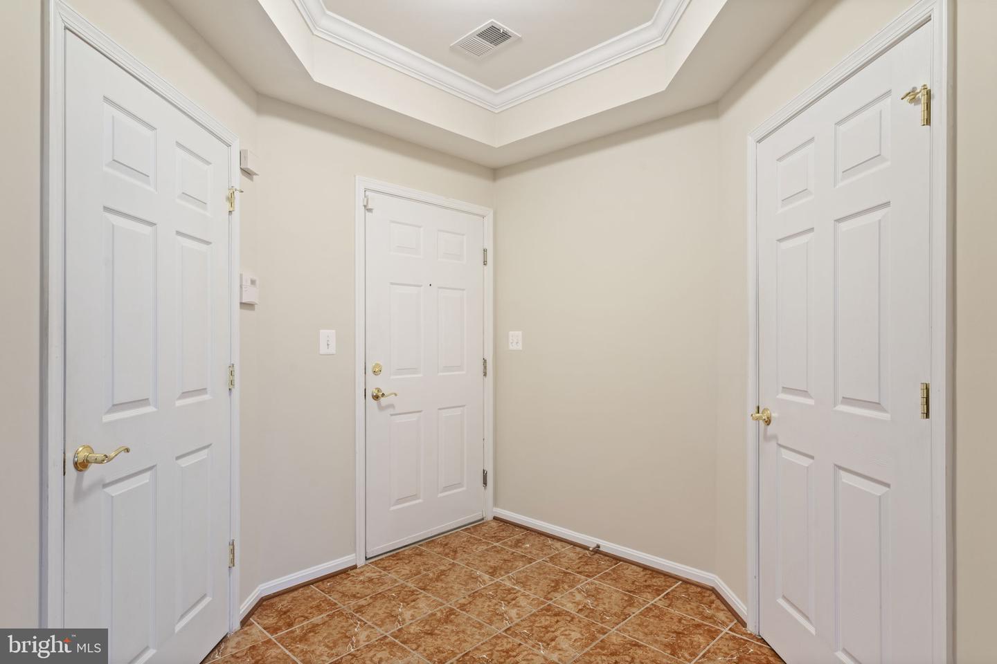 20751 ROYAL PALACE SQ #104, STERLING, Virginia 20165, 3 Bedrooms Bedrooms, ,2 BathroomsBathrooms,Residential,For sale,20751 ROYAL PALACE SQ #104,VALO2089344 MLS # VALO2089344