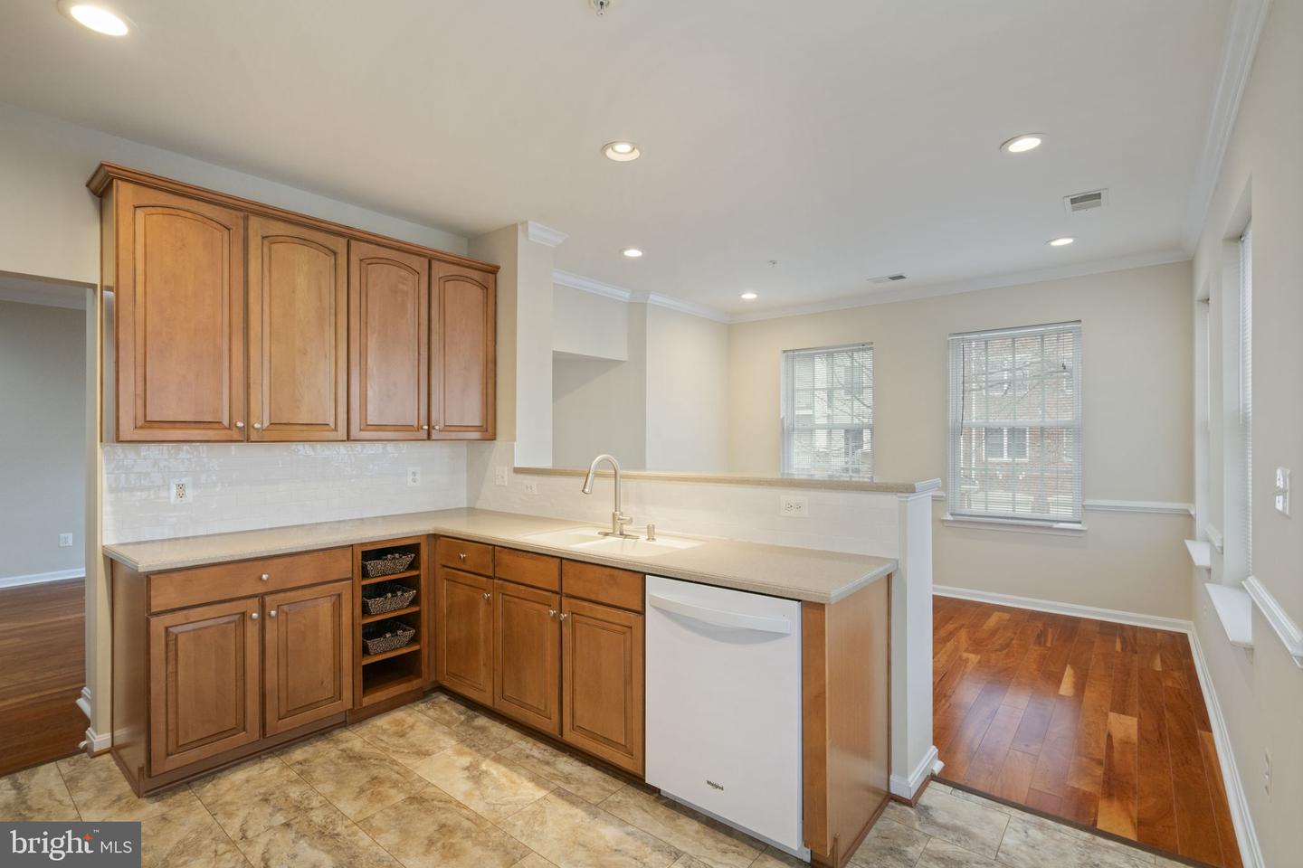 20751 ROYAL PALACE SQ #104, STERLING, Virginia 20165, 3 Bedrooms Bedrooms, ,2 BathroomsBathrooms,Residential,For sale,20751 ROYAL PALACE SQ #104,VALO2089344 MLS # VALO2089344