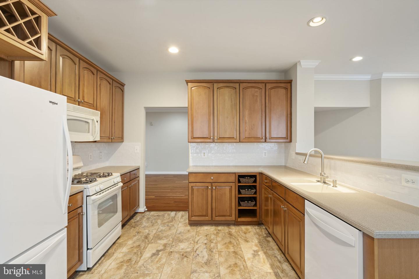 20751 ROYAL PALACE SQ #104, STERLING, Virginia 20165, 3 Bedrooms Bedrooms, ,2 BathroomsBathrooms,Residential,For sale,20751 ROYAL PALACE SQ #104,VALO2089344 MLS # VALO2089344