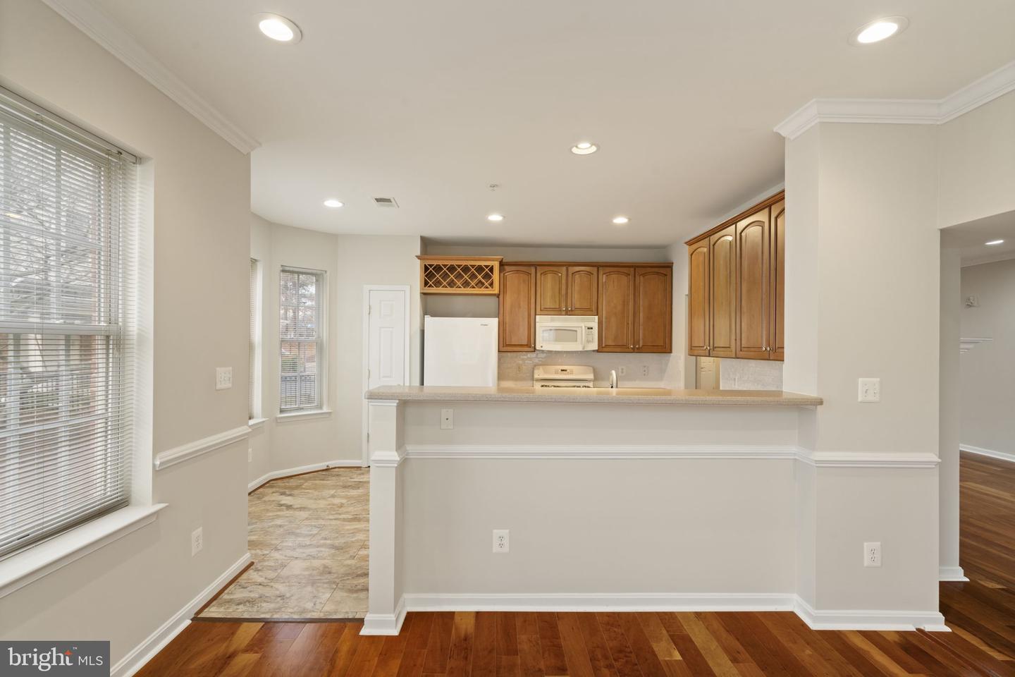 20751 ROYAL PALACE SQ #104, STERLING, Virginia 20165, 3 Bedrooms Bedrooms, ,2 BathroomsBathrooms,Residential,For sale,20751 ROYAL PALACE SQ #104,VALO2089344 MLS # VALO2089344