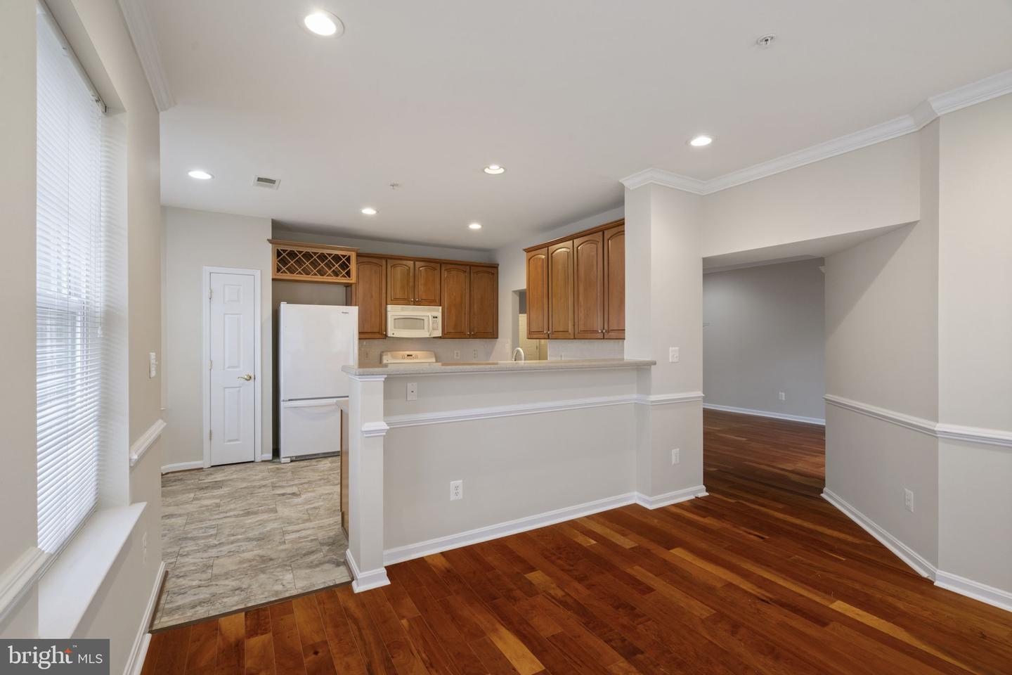 20751 ROYAL PALACE SQ #104, STERLING, Virginia 20165, 3 Bedrooms Bedrooms, ,2 BathroomsBathrooms,Residential,For sale,20751 ROYAL PALACE SQ #104,VALO2089344 MLS # VALO2089344