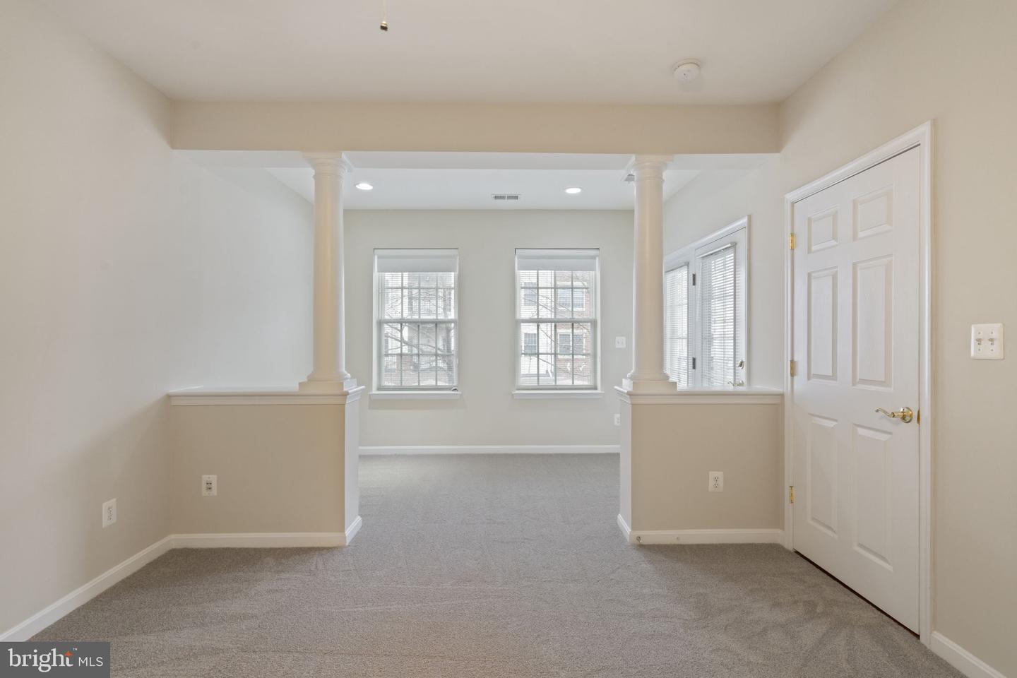 20751 ROYAL PALACE SQ #104, STERLING, Virginia 20165, 3 Bedrooms Bedrooms, ,2 BathroomsBathrooms,Residential,For sale,20751 ROYAL PALACE SQ #104,VALO2089344 MLS # VALO2089344
