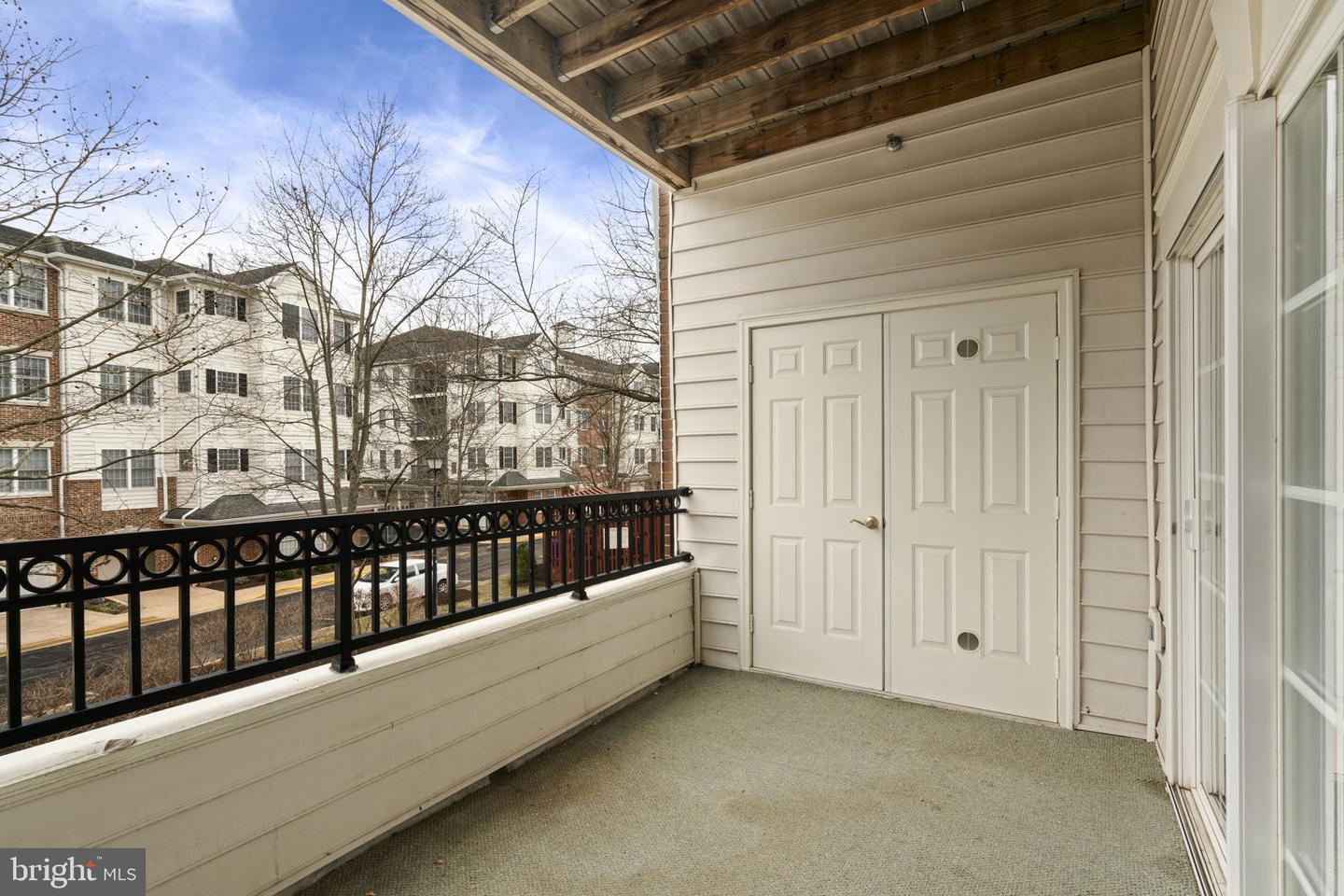 20751 ROYAL PALACE SQ #104, STERLING, Virginia 20165, 3 Bedrooms Bedrooms, ,2 BathroomsBathrooms,Residential,For sale,20751 ROYAL PALACE SQ #104,VALO2089344 MLS # VALO2089344