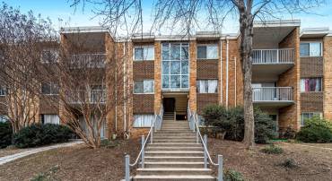 2906 KINGS CHAPEL RD #9, FALLS CHURCH, Virginia 22042, 3 Bedrooms Bedrooms, ,2 BathroomsBathrooms,Residential,For sale,2906 KINGS CHAPEL RD #9,VAFX2223094 MLS # VAFX2223094