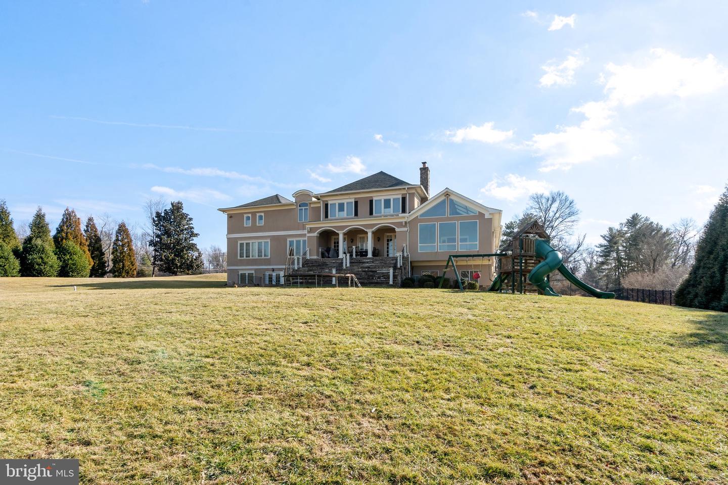 10400 HUNTERS VALLEY RD, VIENNA, Virginia 22181, 7 Bedrooms Bedrooms, ,7 BathroomsBathrooms,Residential,For sale,10400 HUNTERS VALLEY RD,VAFX2223194 MLS # VAFX2223194